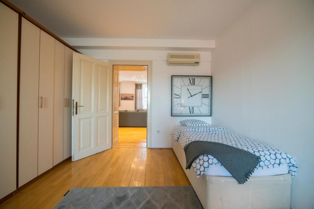 Octogon Apartment Загреб Экстерьер фото